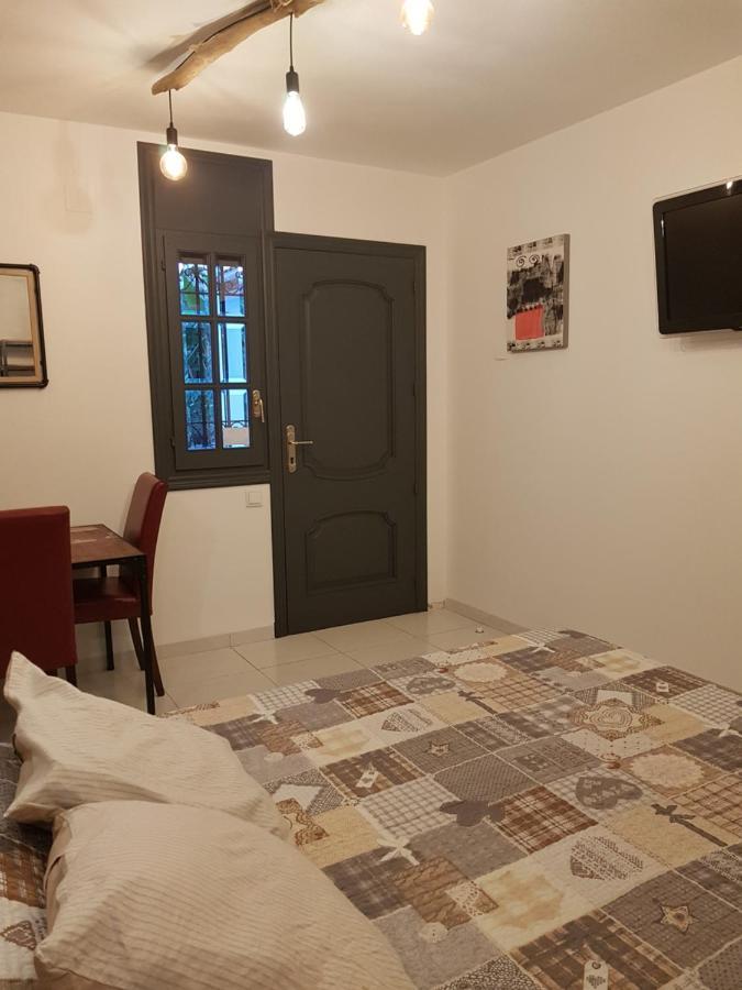 Da Vinci Room Villa Blanca Кембрилс Екстериор снимка